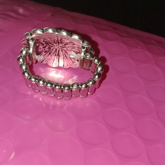 Flower ring - Picture 2 of 2